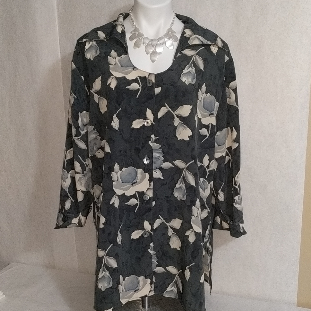🐰Modern Woman scoop neck button down  Sz 22/24